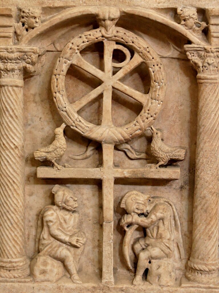 Sarcófago paleocristão com o cristograma Chi-Rho